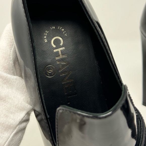 Pre-loved Cahanel shoes Size 39EU
Black Patent Moccasin heel Loafer Pumps - Picture 13 of 14